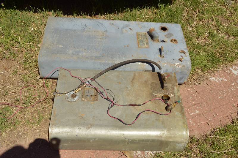 lot 2505 image: 2 fuel tanks
