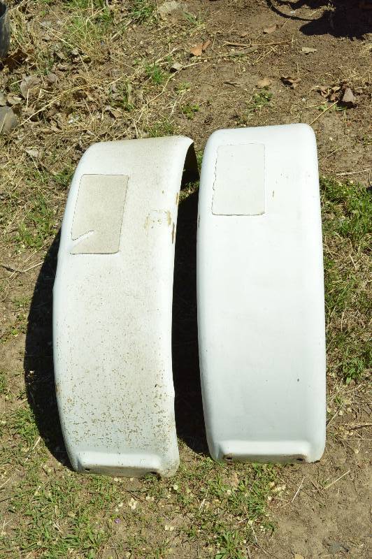 lot 2508 image: Pair of trailer fenders