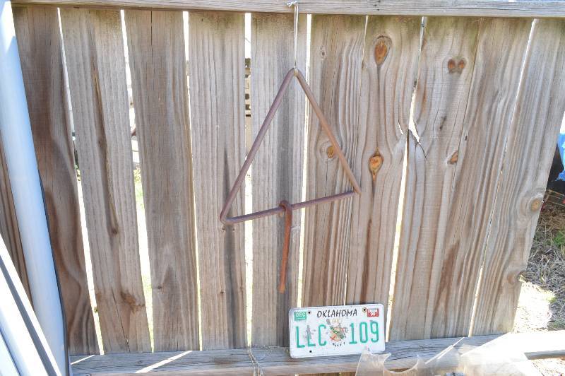 lot 2511 image: Triangle  Dinner chime