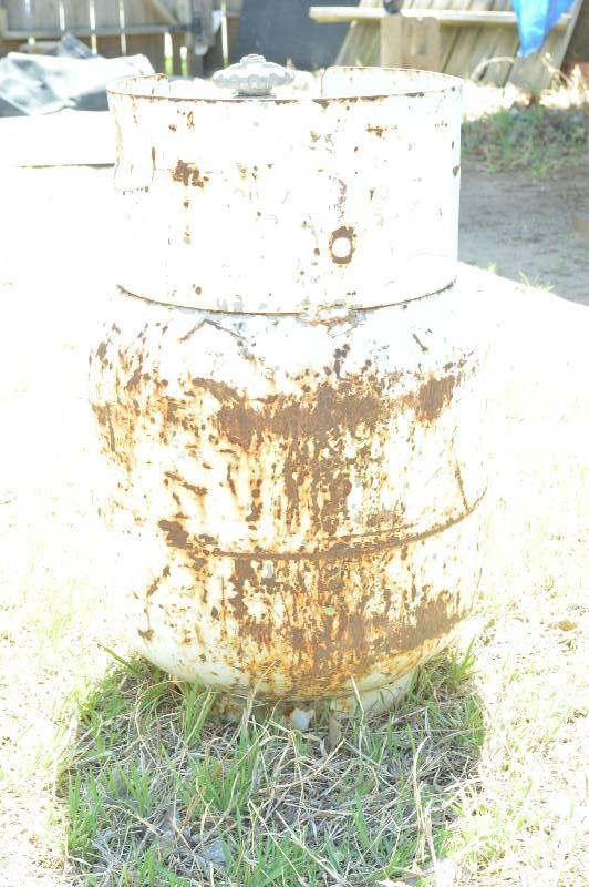 lot 2512 image: Tank