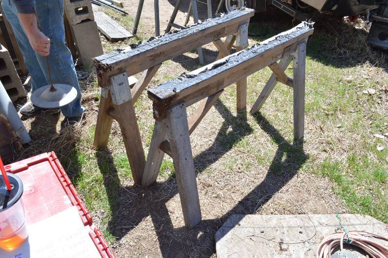 lot 2516 image: Pair of sawhorses