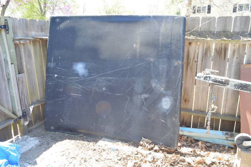 lot 2518 image: Black Tonneau cover
