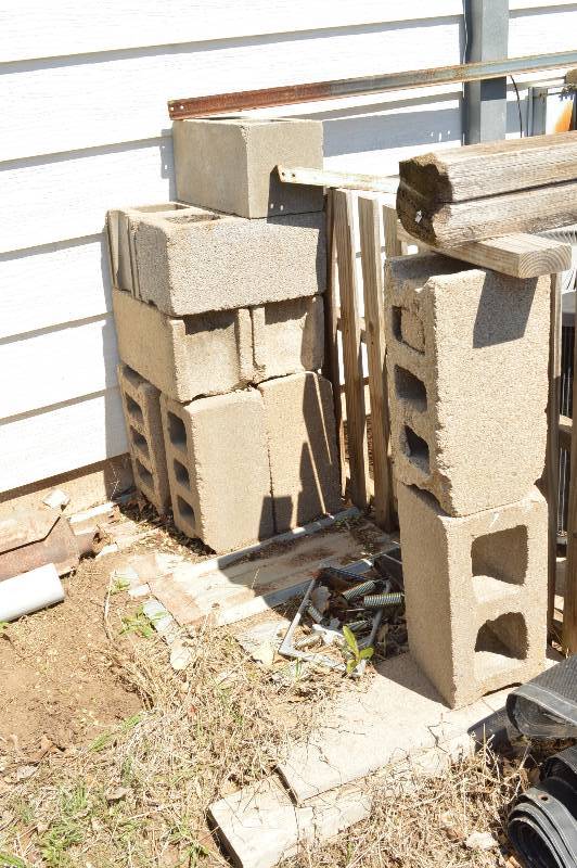 lot 2528 image: Lot of Blocks - approx 25