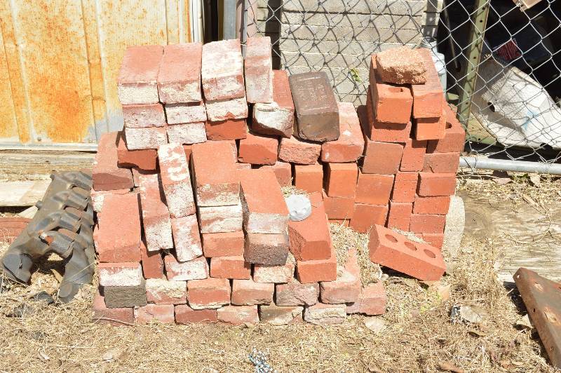 lot 2529 image: Pile of bricks