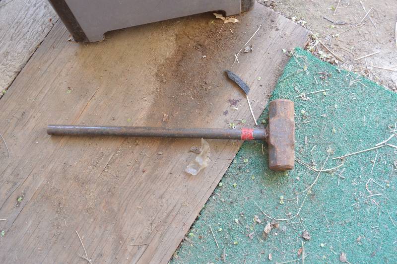 lot 2534 image: 8lb Sledge  shop hammer