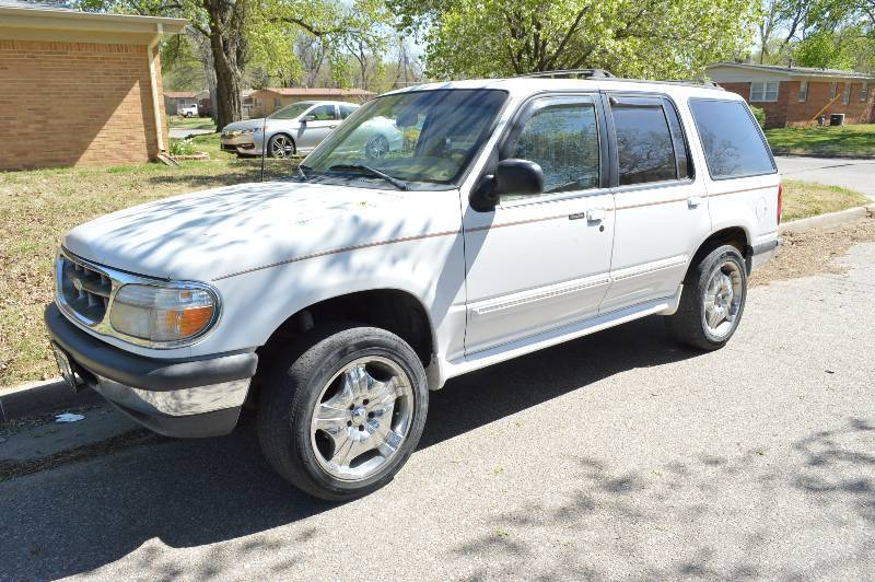 lot 1173A image: 1998 Ford Explorer