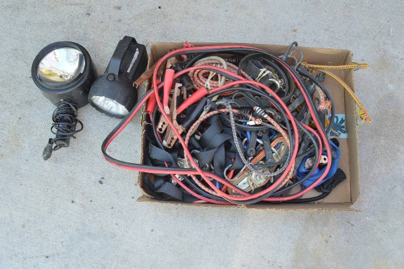 lot 2551 image: Jumper cables, straps, and lights
