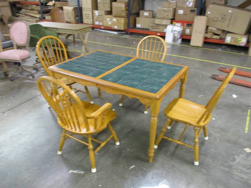 lot 142 image: Very Nice Oak & Green Tile Dining Table & 4 Matching Chairs does have one leaf that comes with