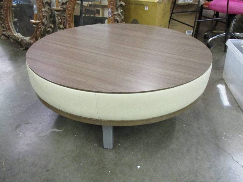 lot 6 image: Retro Round Coffee Table