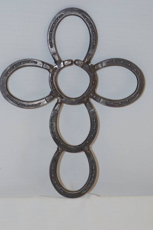lot 535 image: WOW    Cross Made of Horseshoes
