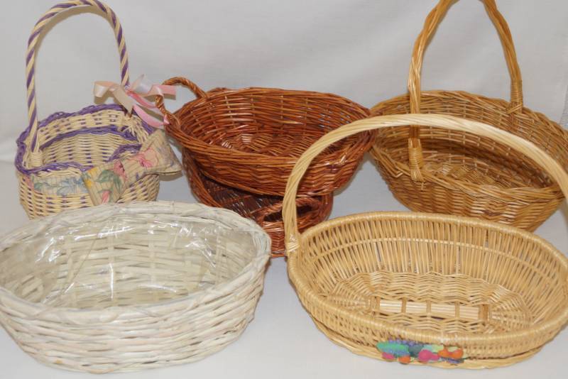 lot 691 image: Basket Lot- Wicker