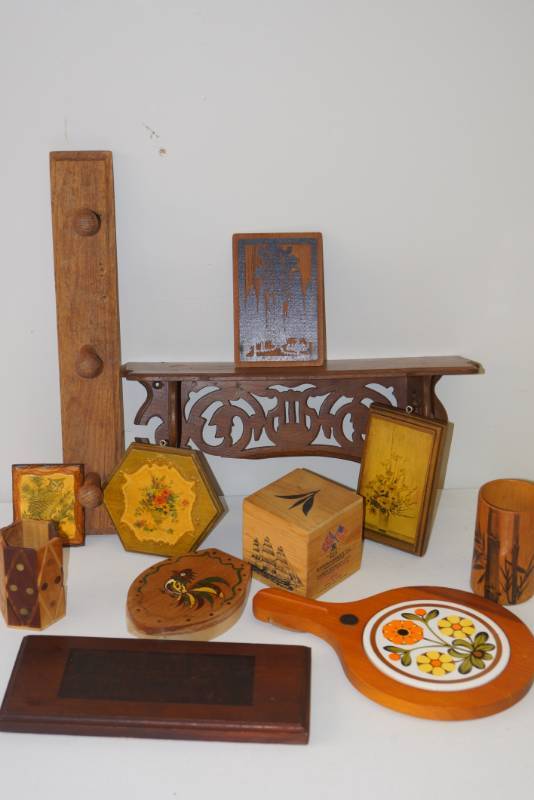 lot 715 image: Decor All Wood Lot