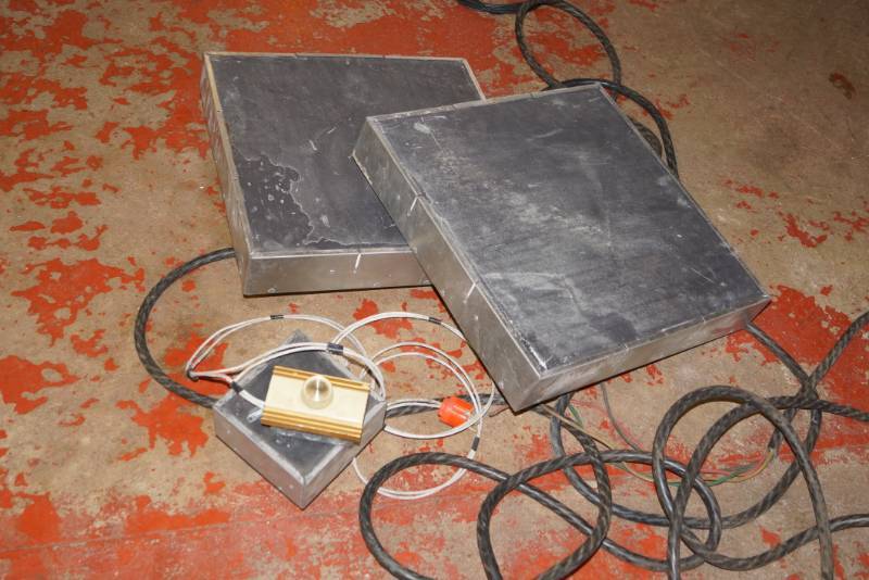 lot 219 image: Shop Heaters-2  Large and 1 Smaller  Wall or Mount