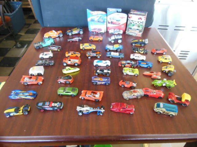 lot 6006 image: 48- 2000s Hotwheels