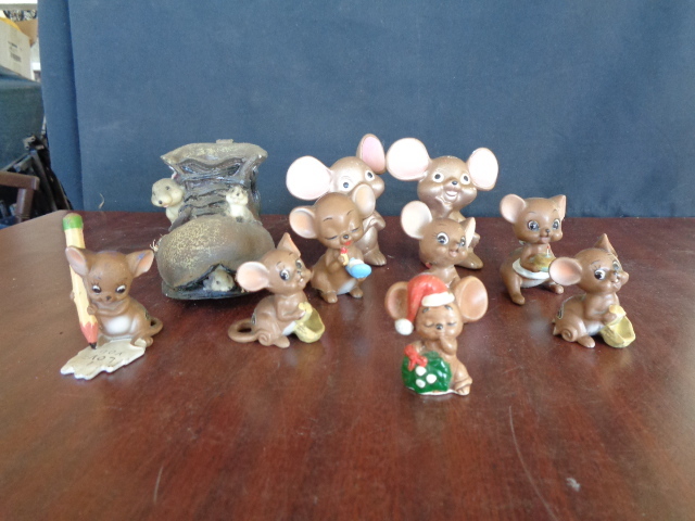 lot 6028 image: Mice Figurines