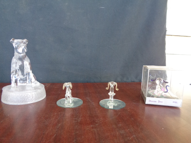 lot 6030 image: Glass Dog Figurines