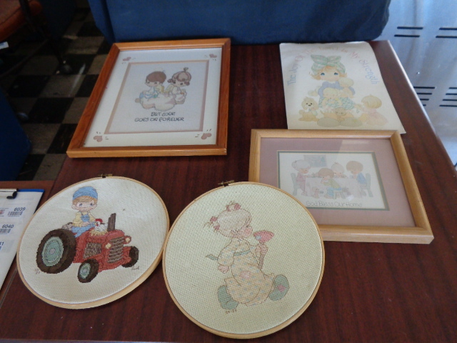 lot 6037 image: 5 Prescious Moments wall Hangings