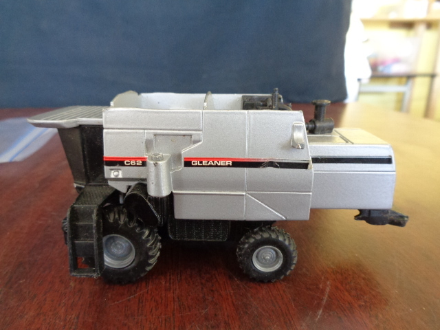 lot 6054 image: Ertl C62 Gleaner