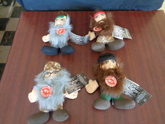 lot 6057 image: 4 Brand New Duck Dynasty Talking stuffed Dolls