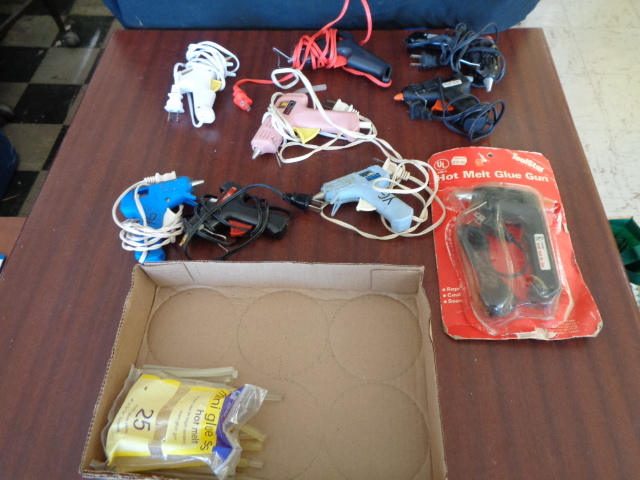 lot 6063 image: 9 Glue Guns and Glue Sticks