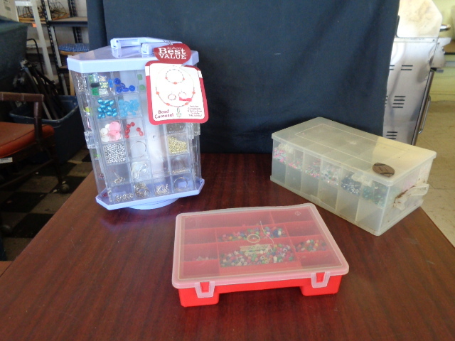 lot 6067 image: 3 Containers of Beads