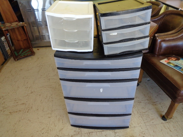 lot 6073 image: 5 drawer Black Sterlite Organizer and 3 little Drawer Sterlite organizers