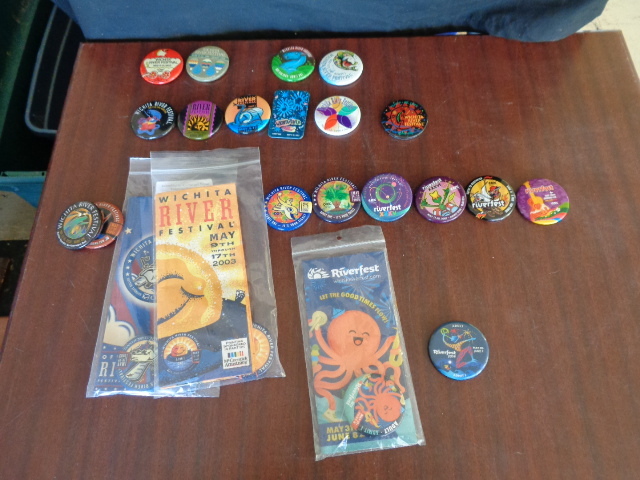 lot 6086 image: River Festival Buttons
