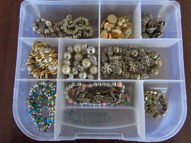 lot 6091 image: Plactic Jewerly Box with Misc Jewelry