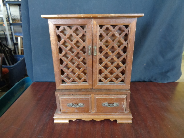 lot 6092 image: Wood Jewerly Box with Misc Jewelry