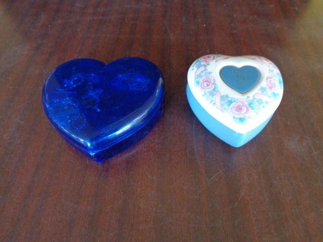 lot 6095 image: Glass Jewelry Box and Plastic Jewelry Box with Cross necklaces