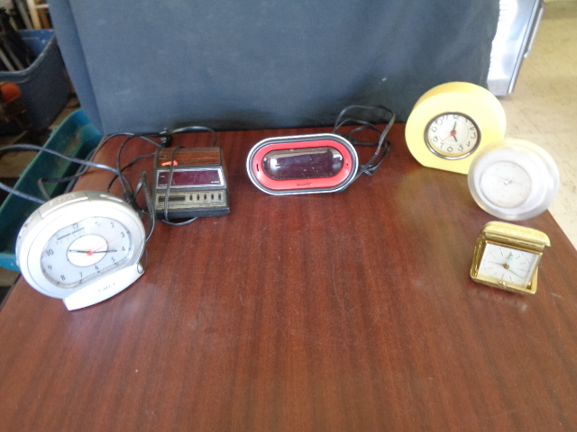 lot 6105 image: 7 Clocks