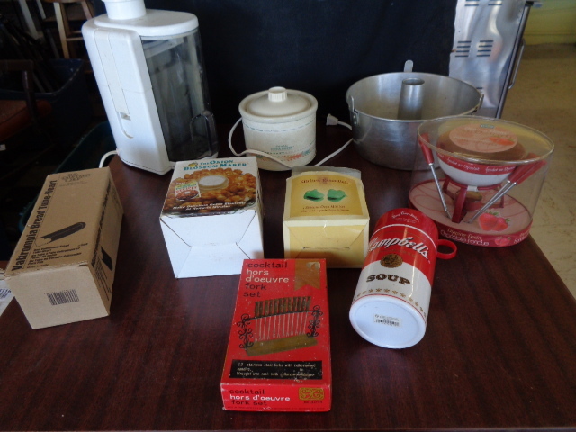lot 6114 image: Misc Small Kitchen Housewares