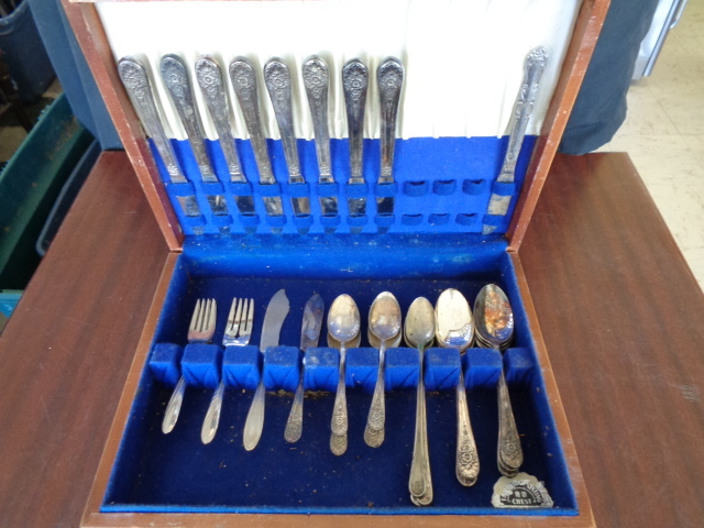 lot 6115 image: Silverware in Case