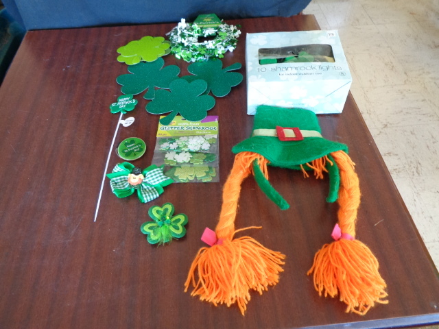 lot 6120 image: St. Pattys Day Dcor