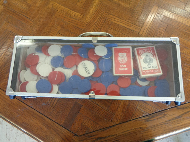 lot 6141 image: Poker chips in Case with 2 Decks of Cards