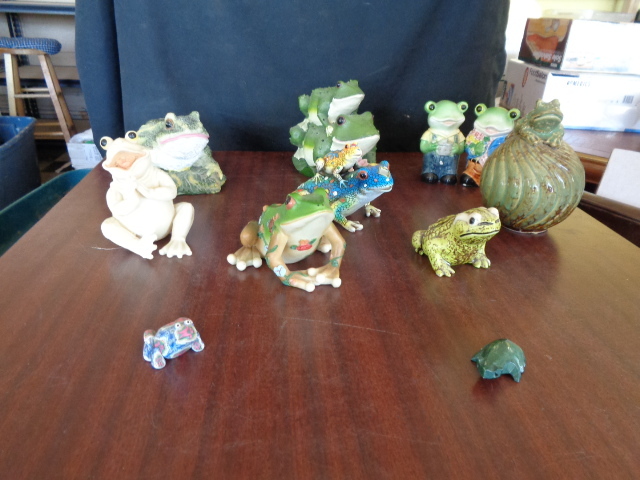 lot 6163 image: Big Frog Dcor