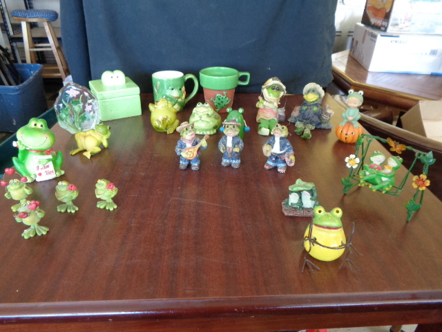 lot 6165 image: Frog Dcor