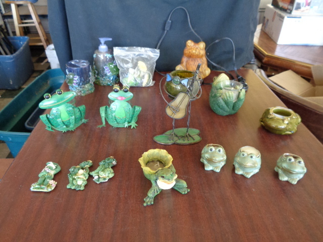 lot 6166 image: Frog Dcor