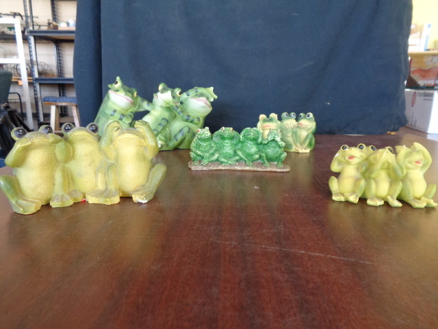 lot 6167 image: Hear No, See No, Speak No Evil Frog Decor