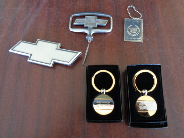 lot 6178 image: 2 Chevy Emblems, Cadillac Keychain, and 2 Adventurer Keychains