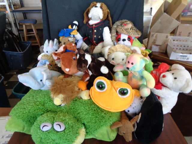 lot 6182 image: Stuffed Animals