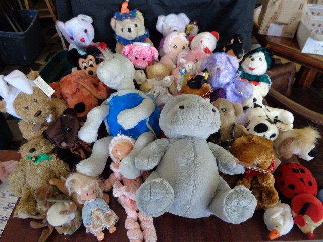 lot 6183 image: Stuffed Animals
