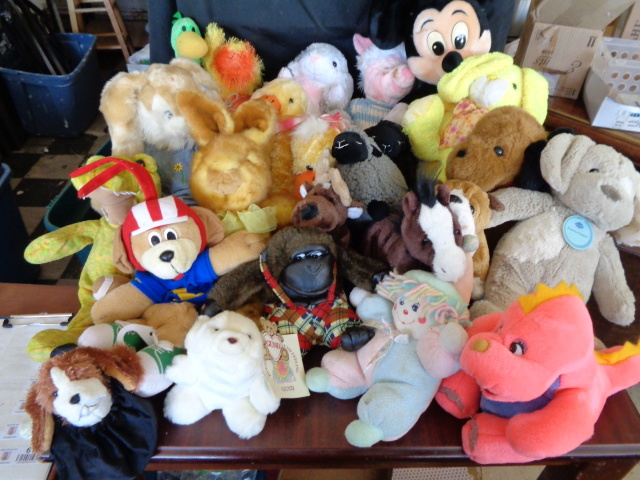 lot 6184 image: Stuffed Animals