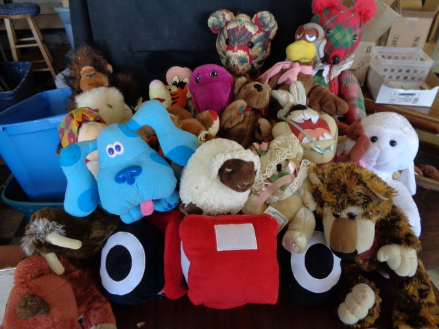 lot 6186 image: Stuffed Animals w Pillow pet