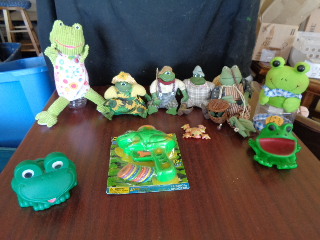 lot 6191 image: Frog Dcor