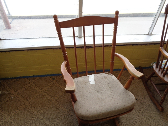 lot 6201 image: Light Colored Wood Glider w seat cushion