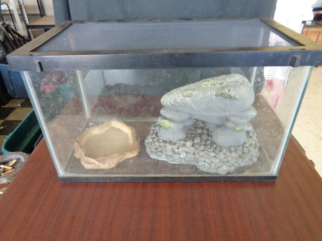 lot 6206 image: 11 gallon Glass tank