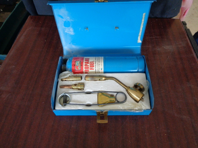 lot 6221 image: Propane Torch w attachments and case
