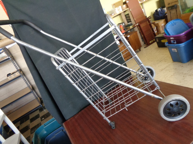 lot 6235 image: Metal Rolling Foldable Cart