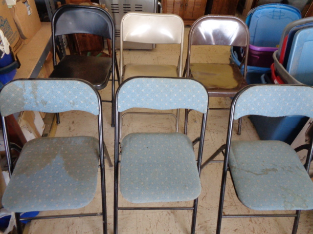 lot 6237 image: 6 Metal Folding Chairs